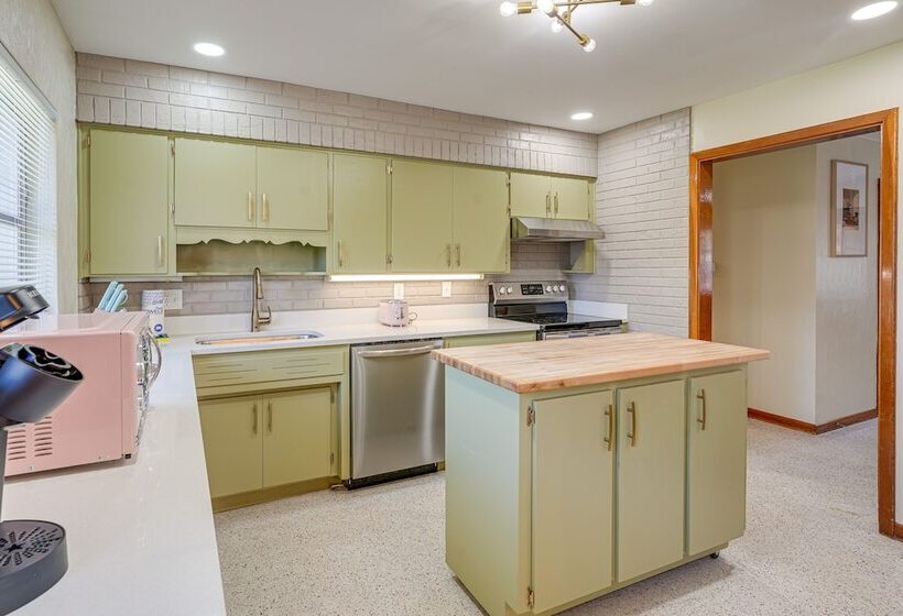 Mid Century Modern Lakeland Retreat W/ Smart Tv!