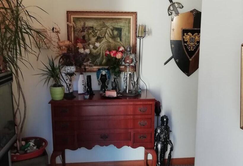 ペンション Room In Apartment   Double Room 2 In Albarraque, Sintra, Shared Bathroom