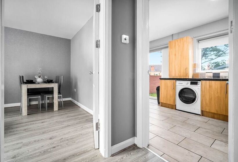 Rezydencja Comforts & Home Conveniences  Sleeps 8