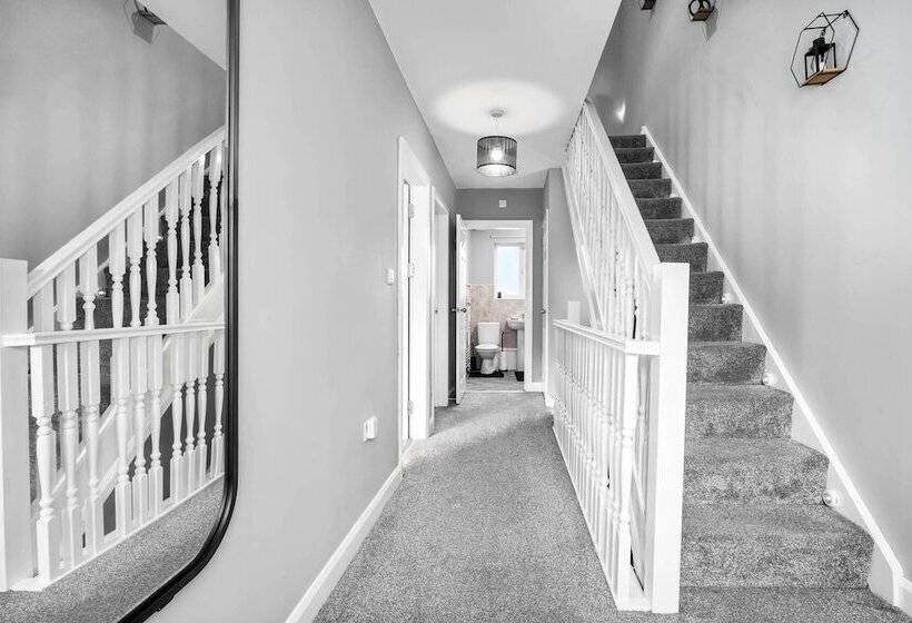 Rezydencja Comforts & Home Conveniences  Sleeps 8