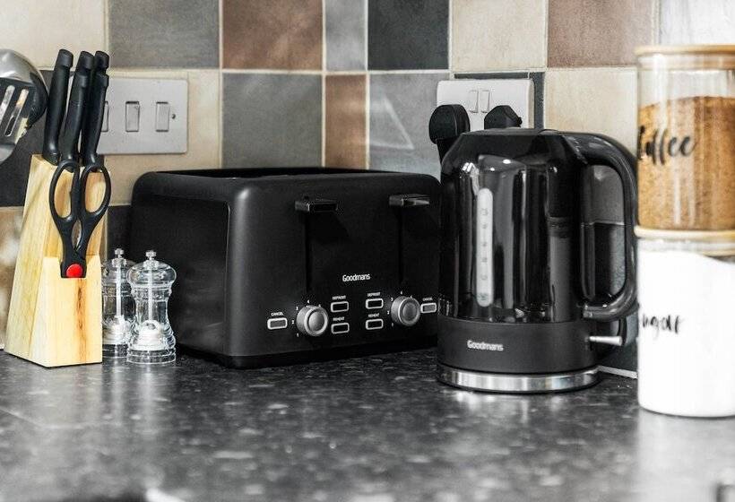 Rezydencja Comforts & Home Conveniences  Sleeps 8