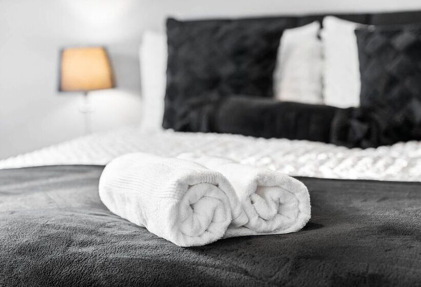 Rezydencja Comforts & Home Conveniences  Sleeps 8