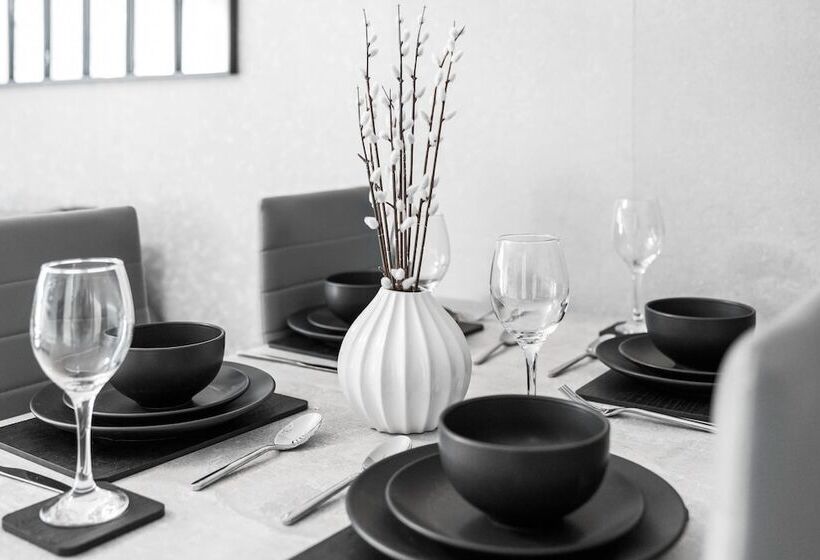 Rezydencja Comforts & Home Conveniences  Sleeps 8