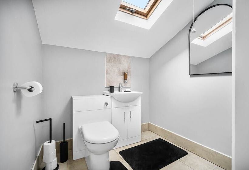 Rezydencja Comforts & Home Conveniences  Sleeps 8