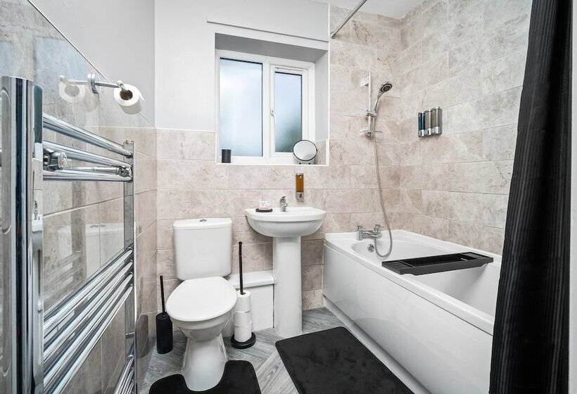 Rezydencja Comforts & Home Conveniences  Sleeps 8