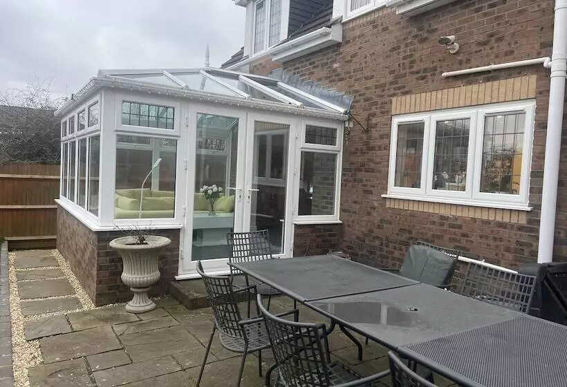 Residenssi Remarkable 3 Bed House In Netley Abbey Southampton