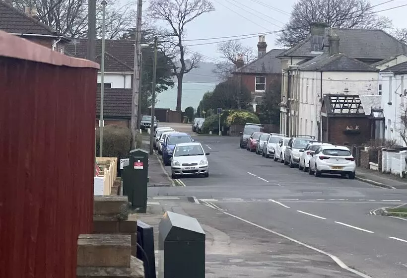 Residenssi Remarkable 3 Bed House In Netley Abbey Southampton