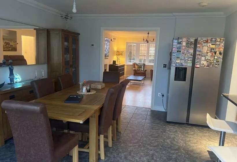 Residenssi Remarkable 3 Bed House In Netley Abbey Southampton