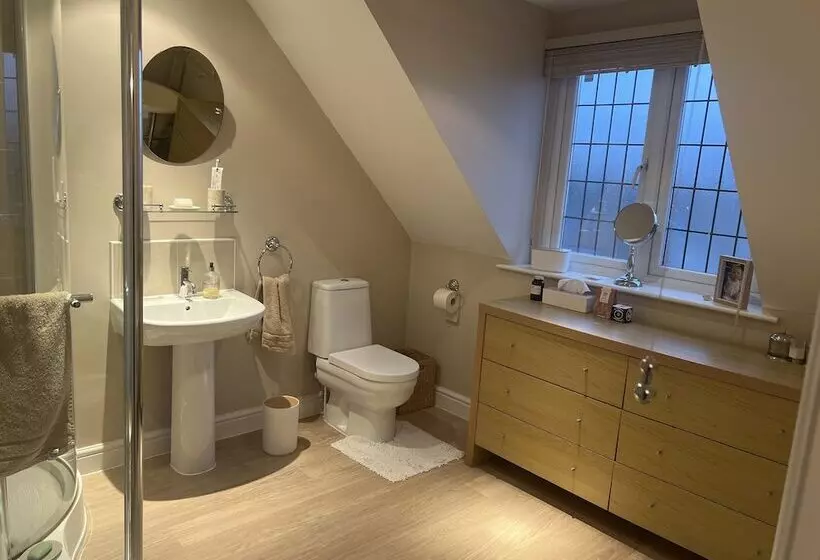 Residenssi Remarkable 3 Bed House In Netley Abbey Southampton