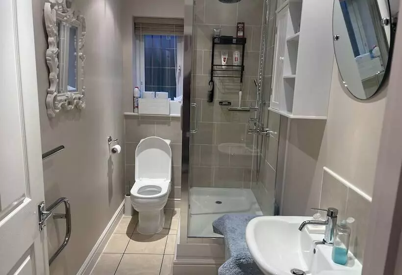 Residenssi Remarkable 3 Bed House In Netley Abbey Southampton