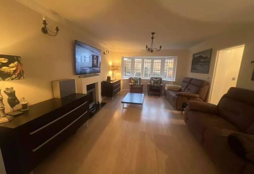 Residenssi Remarkable 3 Bed House In Netley Abbey Southampton