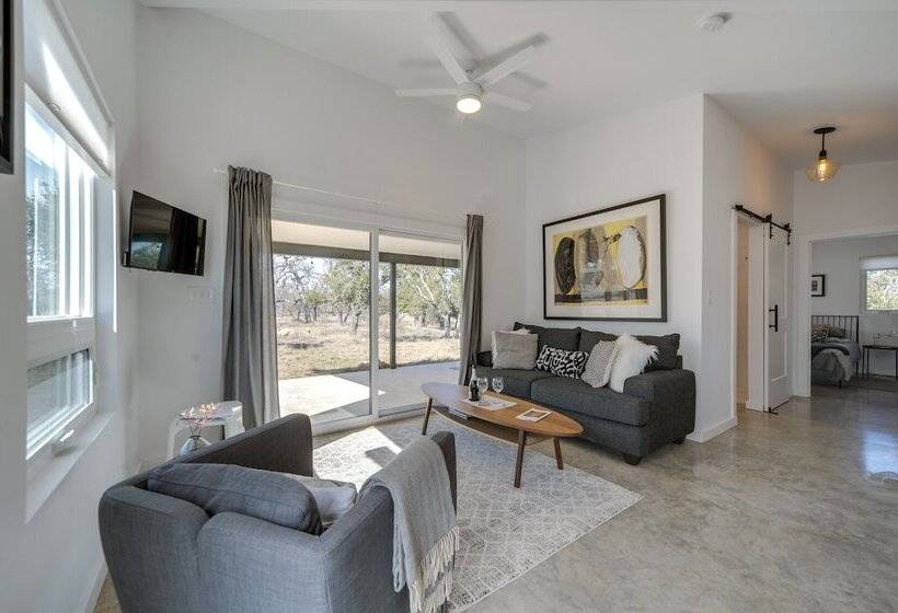 Art Ranch Fredericksburg Home 13 Mi To Main Street