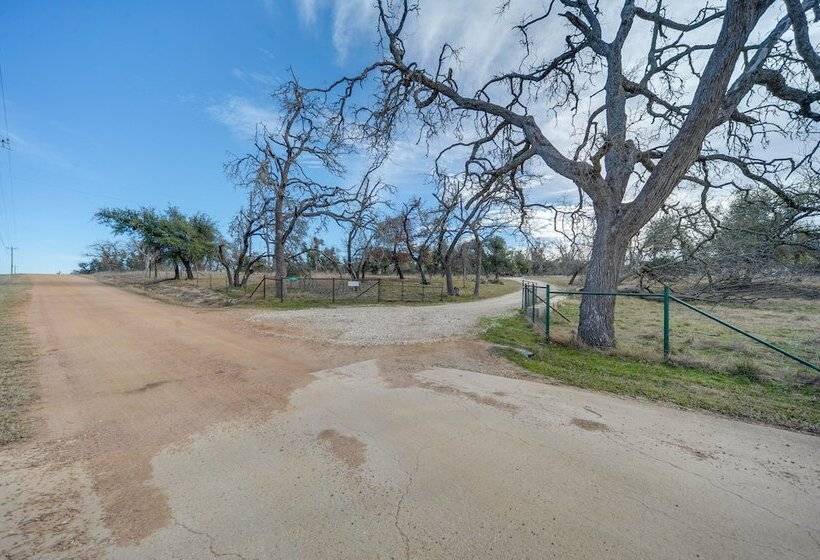 Art Ranch Fredericksburg Home 13 Mi To Main Street