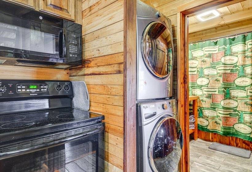 Sevierville Log Cabin W/ Hot Tub Near Dollywood!