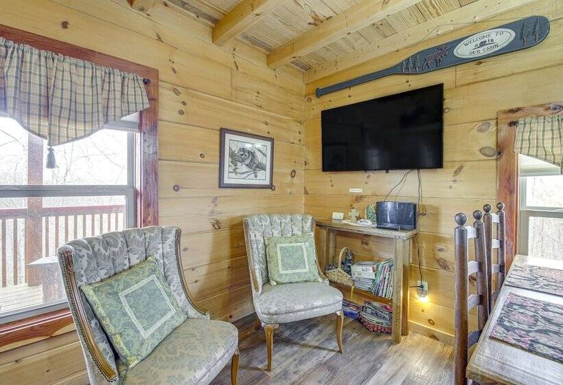 Sevierville Log Cabin W/ Hot Tub Near Dollywood!