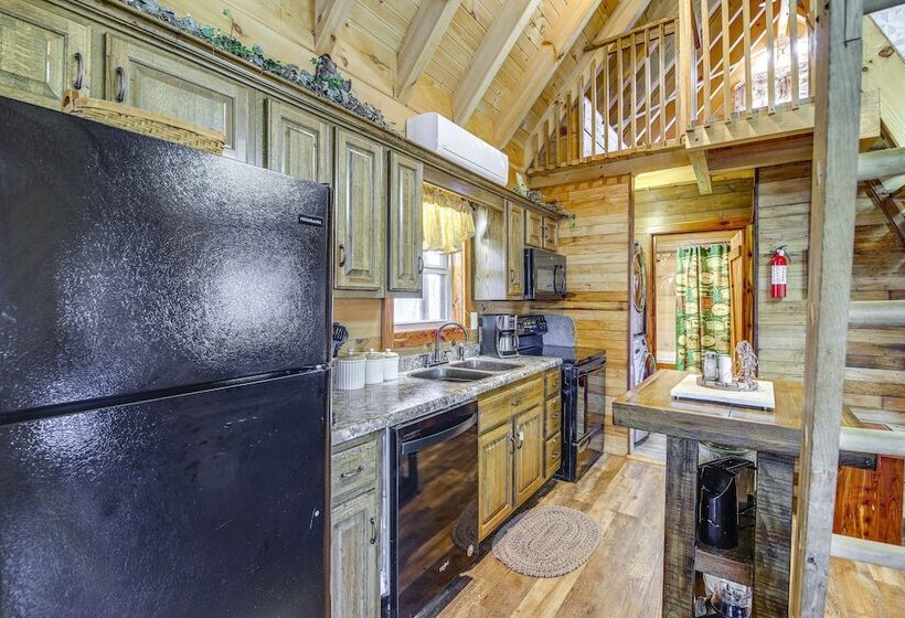 Sevierville Log Cabin W/ Hot Tub Near Dollywood!