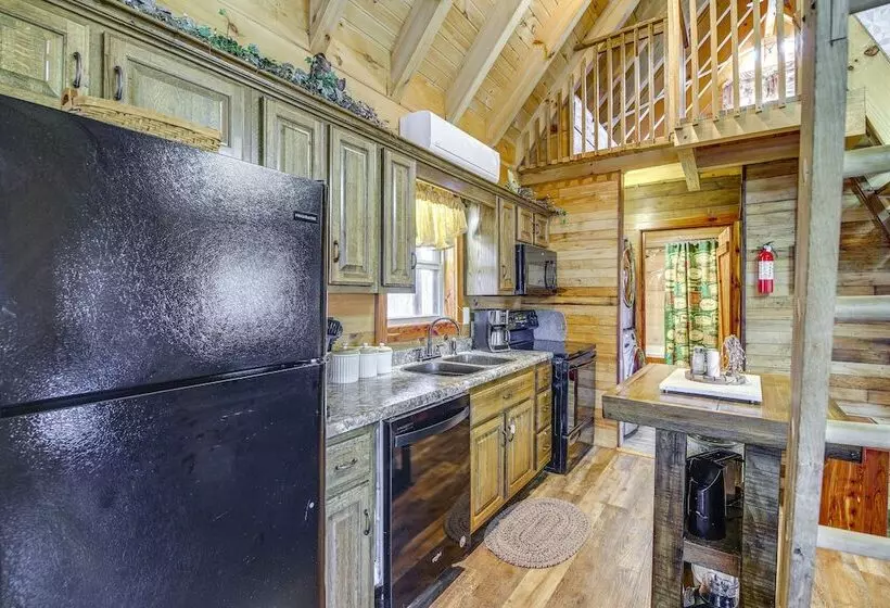 Sevierville Log Cabin W/ Hot Tub Near Dollywood!