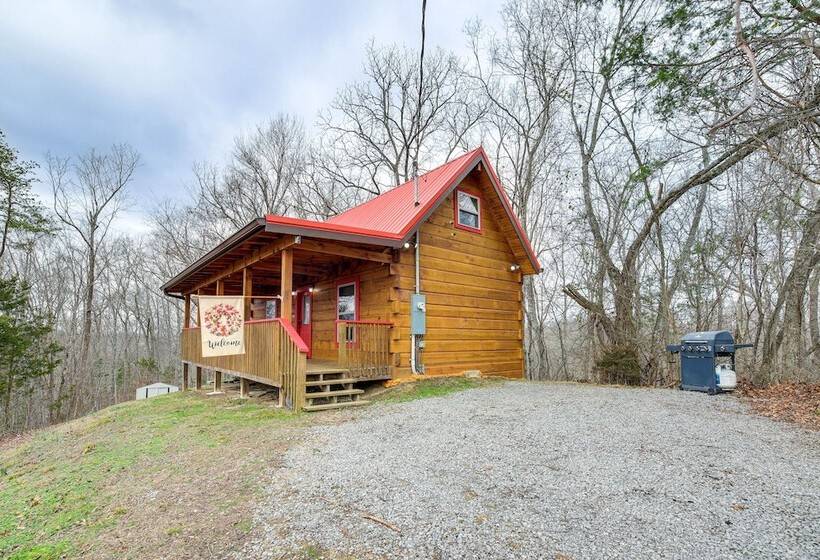 Sevierville Log Cabin W/ Hot Tub Near Dollywood!