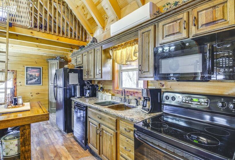 Sevierville Log Cabin W/ Hot Tub Near Dollywood!