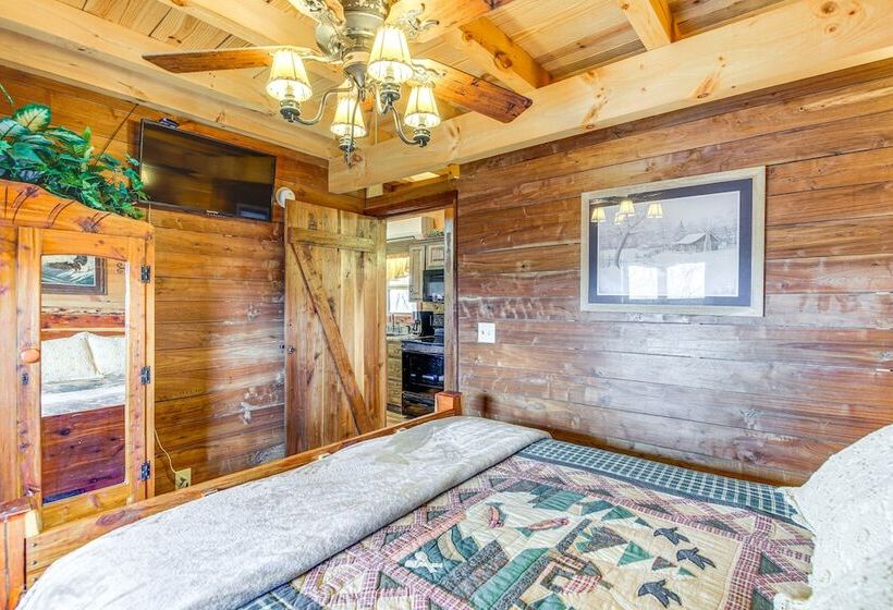 Sevierville Log Cabin W/ Hot Tub Near Dollywood!