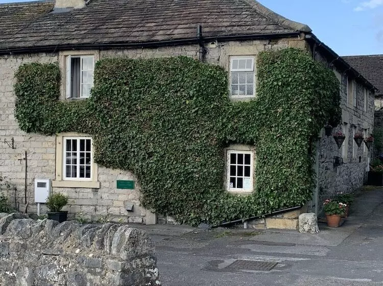 Superbly Appointed 3 Bedrooms And 3 Bathrooms