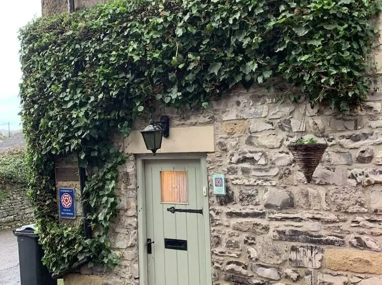 Superbly Appointed 3 Bedrooms And 3 Bathrooms