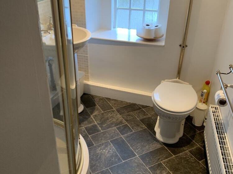 Superbly Appointed 3 Bedrooms And 3 Bathrooms