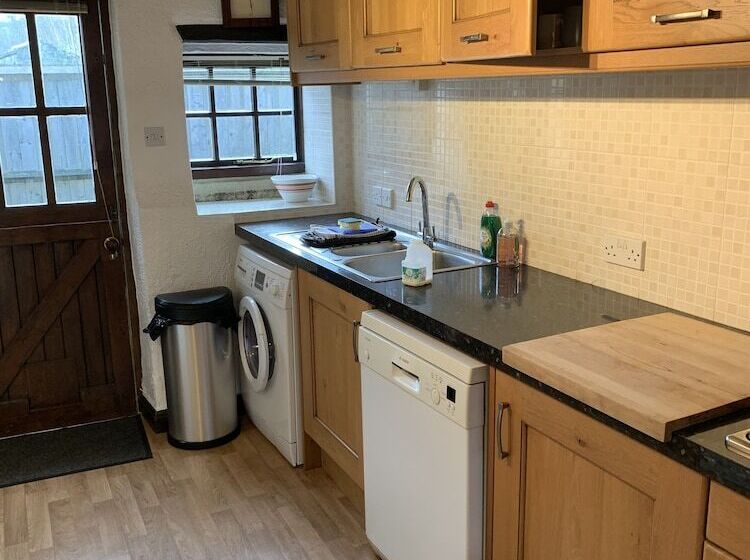 Superbly Appointed 3 Bedrooms And 3 Bathrooms