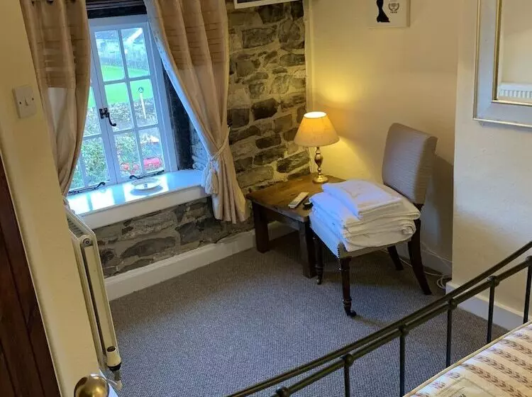 Superbly Appointed 3 Bedrooms And 3 Bathrooms