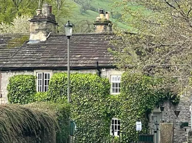 Superbly Appointed 3 Bedrooms And 3 Bathrooms