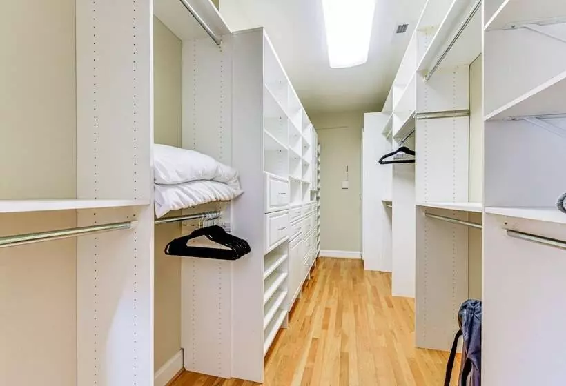 Waterfront Lake Norman Retreat W/ Dock + Hot Tub!