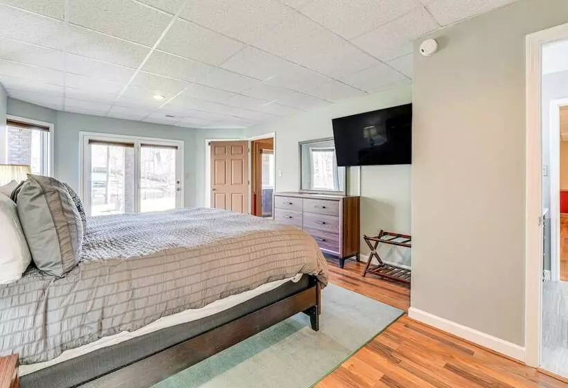 Waterfront Lake Norman Retreat W/ Dock + Hot Tub!