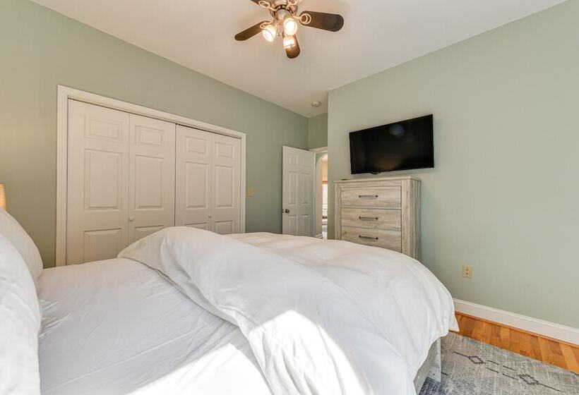 Waterfront Lake Norman Retreat W/ Dock + Hot Tub!