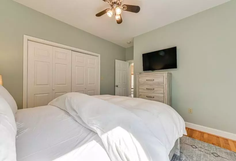 Waterfront Lake Norman Retreat W/ Dock + Hot Tub!