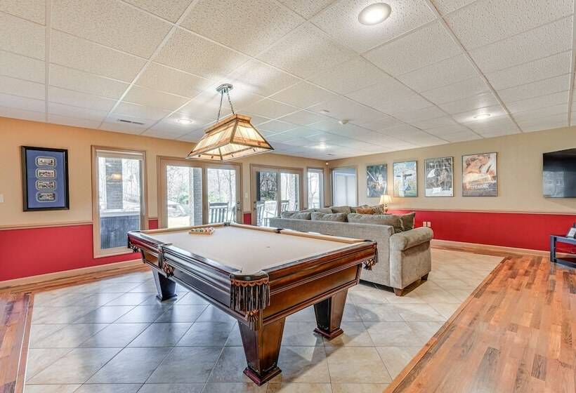 Waterfront Lake Norman Retreat W/ Dock + Hot Tub!