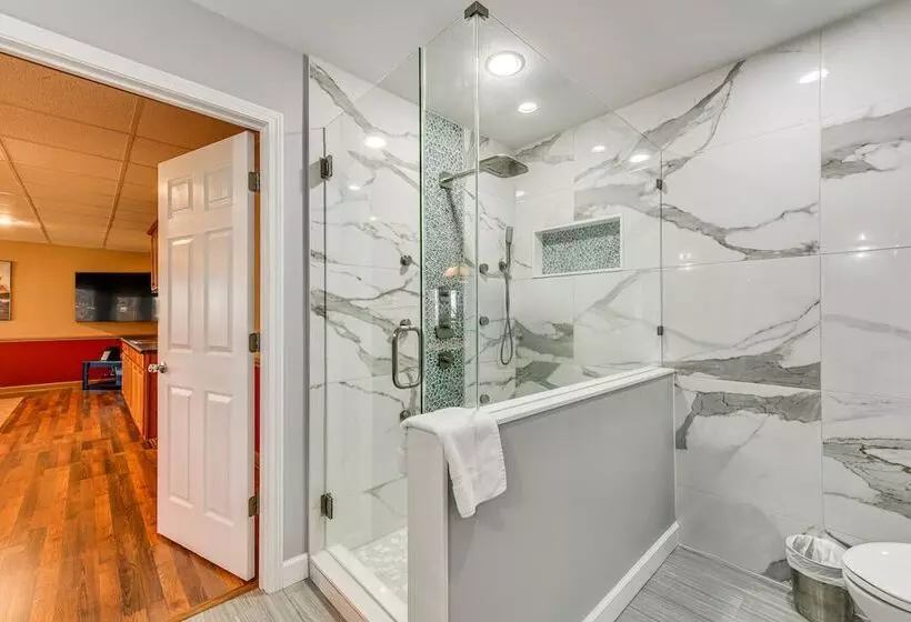 Waterfront Lake Norman Retreat W/ Dock + Hot Tub!