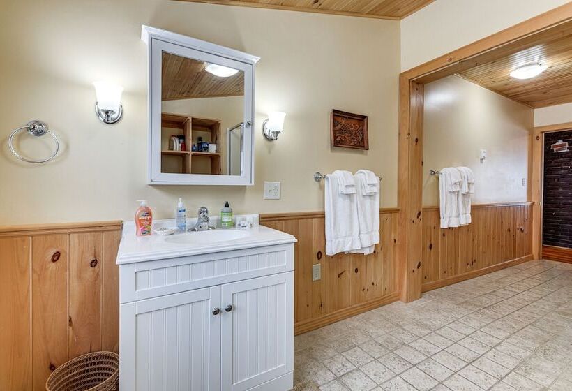 Waterfront North Hero Home W/ Screened Porch