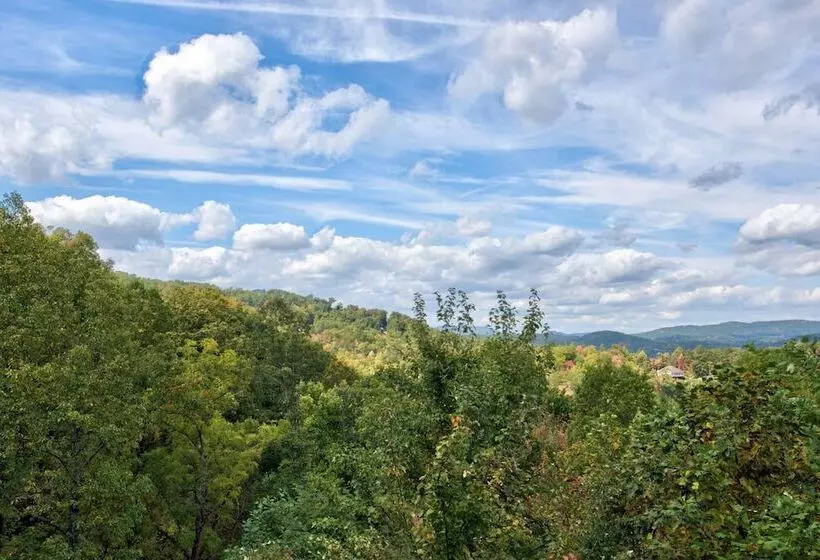 Cabin W/ Hot Tub, Theater & Views   Sleeps 22