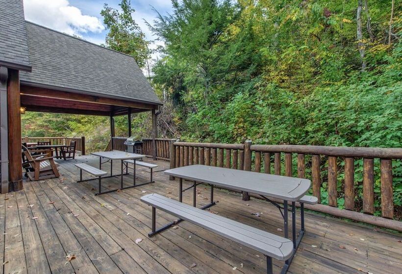 Cabin W/ Hot Tub, Theater & Views   Sleeps 22