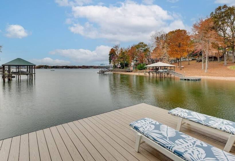 Cheerful Lake Wylie Home With Fire Pit!