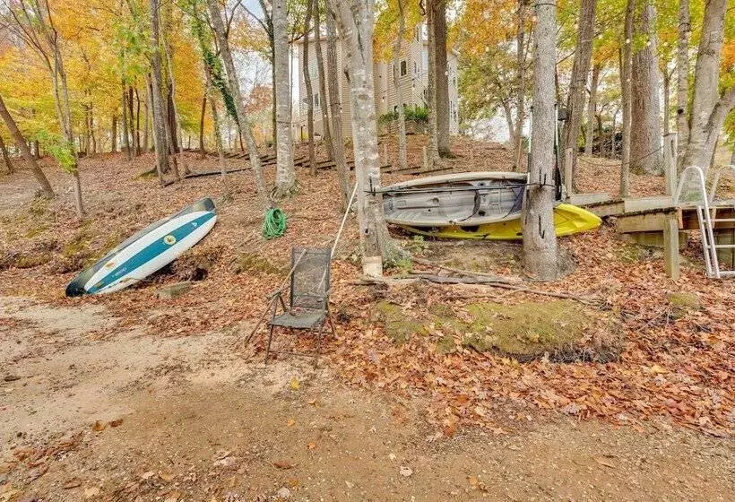 Cheerful Lake Wylie Home With Fire Pit!