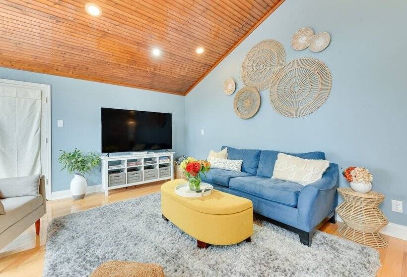 Cheerful Lake Wylie Home With Fire Pit!