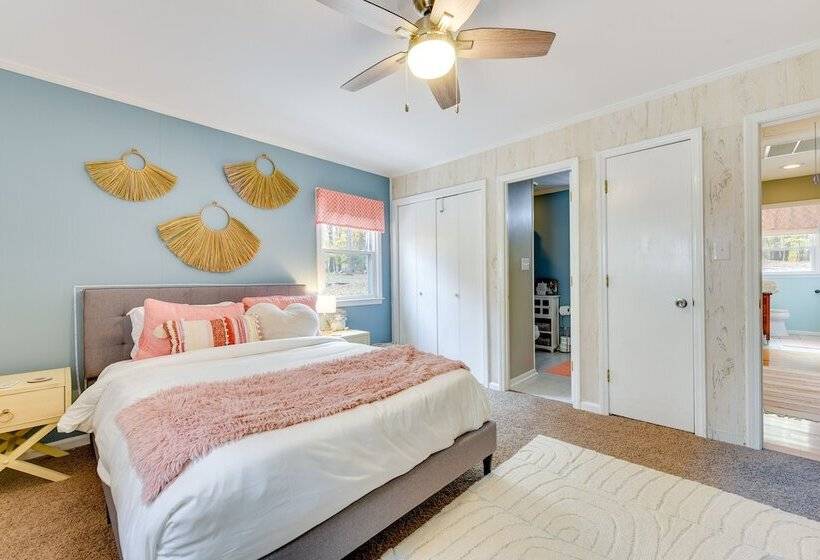 Cheerful Lake Wylie Home With Fire Pit!