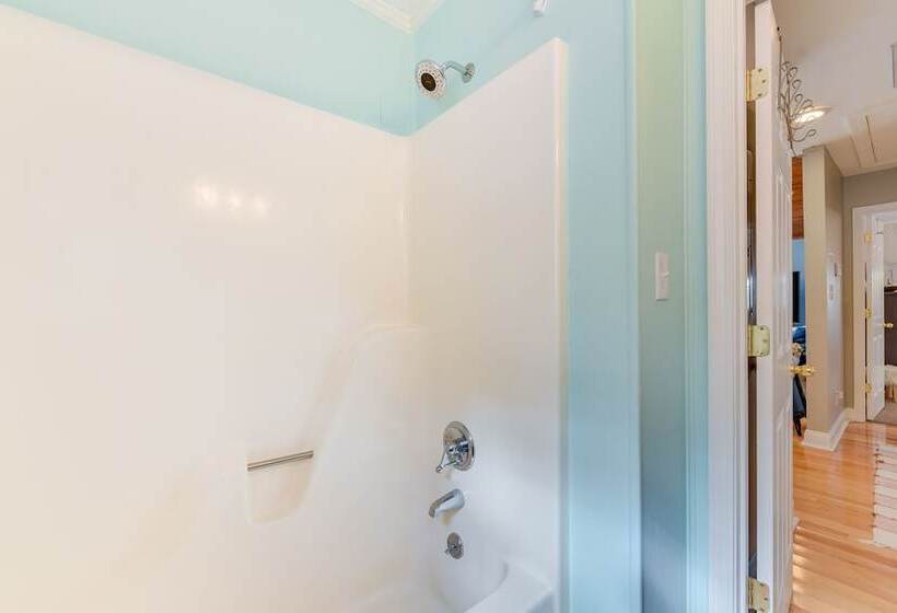 Cheerful Lake Wylie Home With Fire Pit!