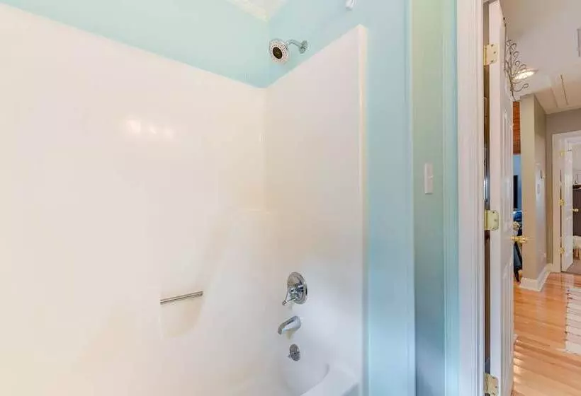 Cheerful Lake Wylie Home With Fire Pit!