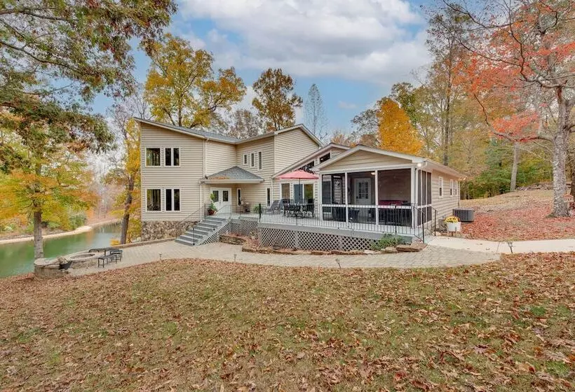 Cheerful Lake Wylie Home With Fire Pit!