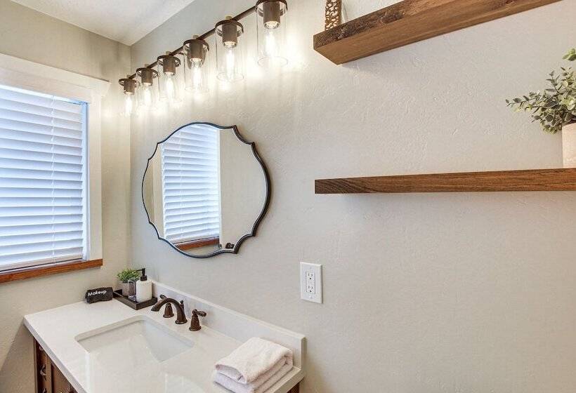 Garden City Vacation Rental, Walk To Public Beach!