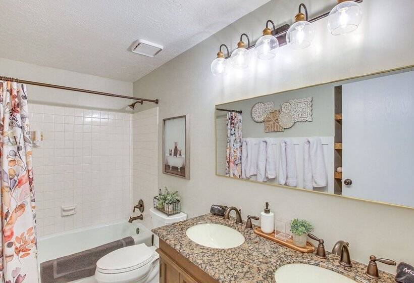 Garden City Vacation Rental, Walk To Public Beach!