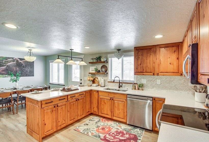 Garden City Vacation Rental, Walk To Public Beach!