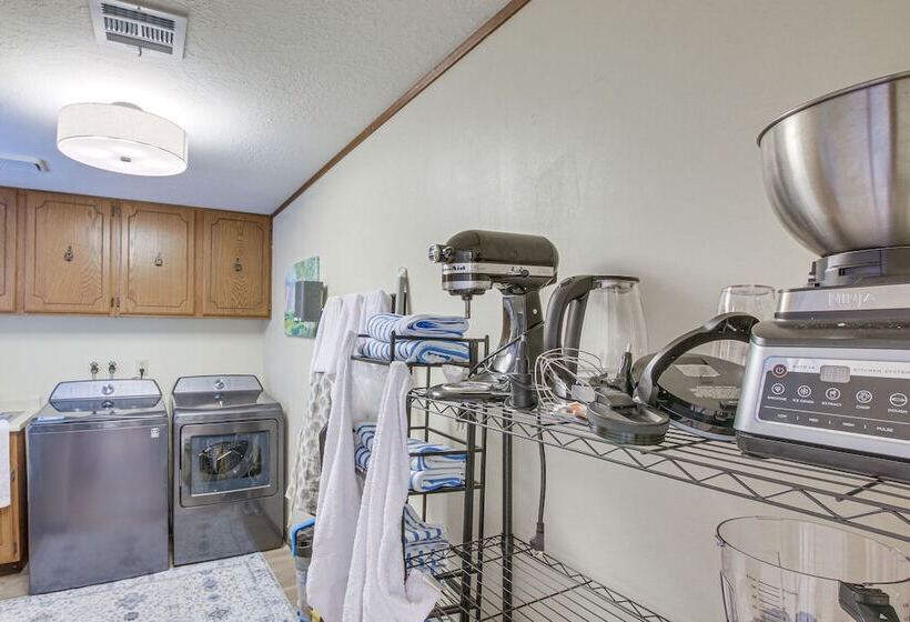 Garden City Vacation Rental, Walk To Public Beach!